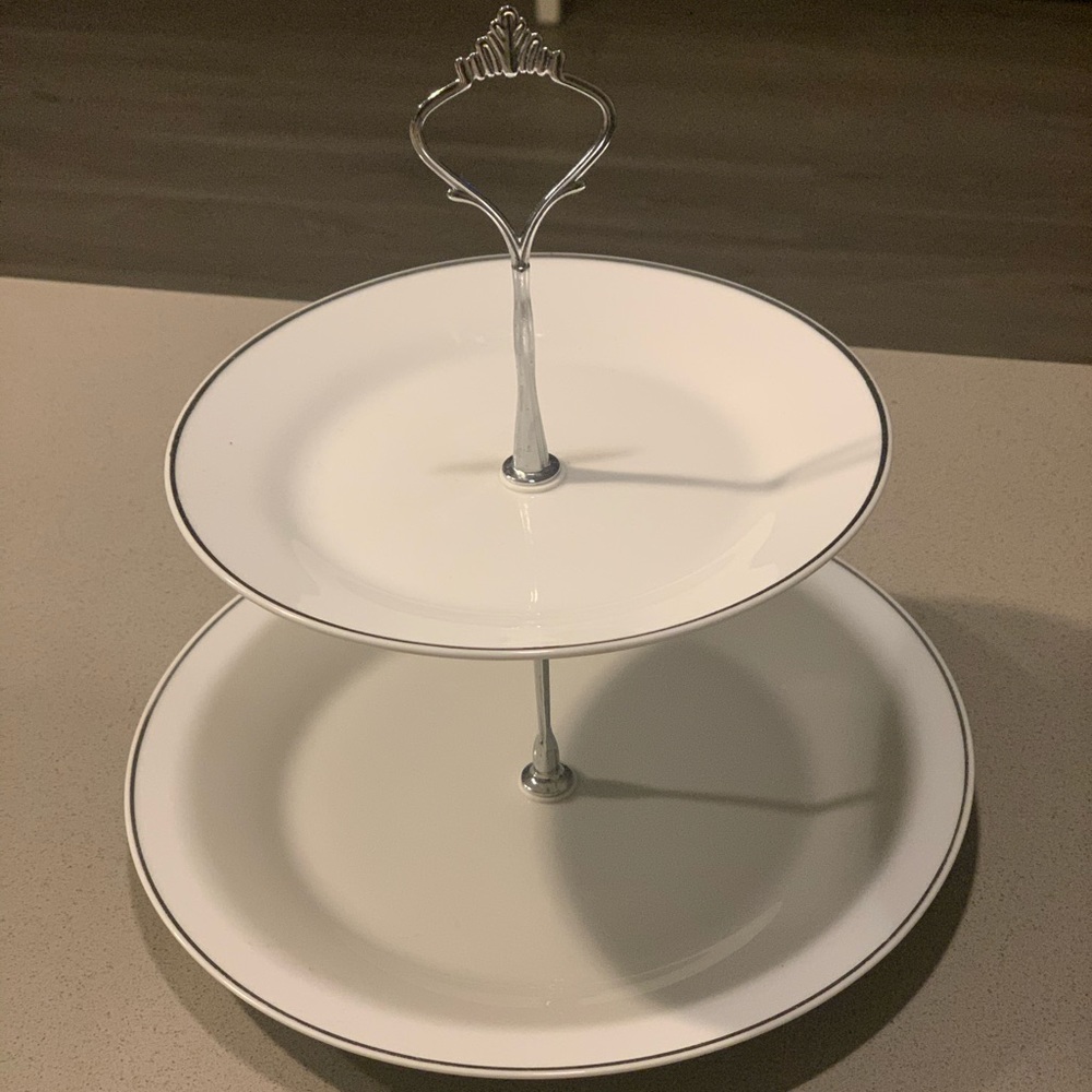 Elegant Two tier cupcake stand